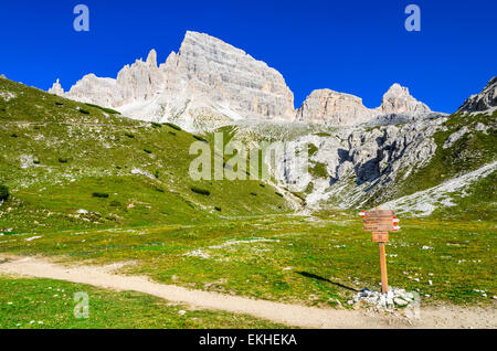 Alpes européennes. Paysage sauvage de Sesto Dolomites dans le Nord de l'Italie, Dolomites Tyrol du Sud vue avec Ridge près de Tre Cime Banque D'Images