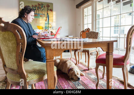 LOA Angeles, CA - le 18 décembre : écrivain et chroniqueur néerlandais Leon De Winter à Los Angeles Californie le 18 décembre 2009. Banque D'Images