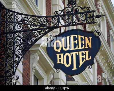 Queen Hotel sign in Chester Cheshire Royaume Uni Banque D'Images