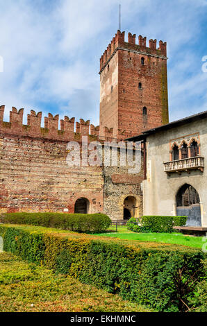 Vérone, Italie. Cour de Castelvecchio, fortification médiévale de la ville italienne. Banque D'Images