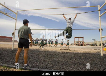 Les élèves former au National Border Patrol Academy pour devenir agents de patrouille frontalière avec la U.S. Customs and Border Protection. Gerald Nino Banque D'Images