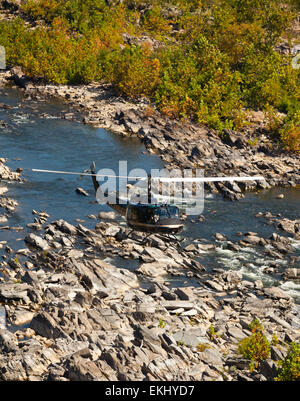 La Customs and Border Protection hélicoptère UH-1 Huey, patrouilles, une région aux États-Unis. James Tourtellotte Banque D'Images