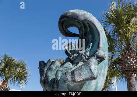 La main du destin, Memorial en Floride pêcheurs perdus en mer, Madeira Beach, FL, USA Banque D'Images