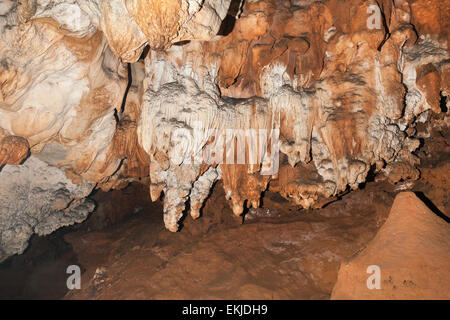 La grotte de Chiang Dao, Chiang Rai, Thaïlande du Nord. Formations calcaires Banque D'Images