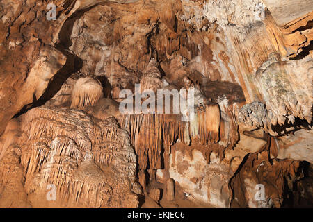 La grotte de Chiang Dao, Chiang Rai, Thaïlande du Nord. Formations calcaires Banque D'Images