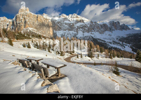 Dolomiti Dolomities alpes avec col, le Passo Gardena Gardena - Selva di Val Gardena, Tyrol du Sud, Italie du Nord Banque D'Images