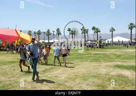 Indio, California, USA. 10 avril, 2015. L'ambiance générale de la Coachella 2015 Music & Arts Festival qui aura lieu à l'Empire Polo Field. Les trois jours du festival permettra d'attirer des milliers de fans pour voir une variété d'artiste sur cinq étapes différentes. Copyright 2015 Jason Moore. Crédit : Jason Moore/ZUMA/Alamy Fil Live News Banque D'Images