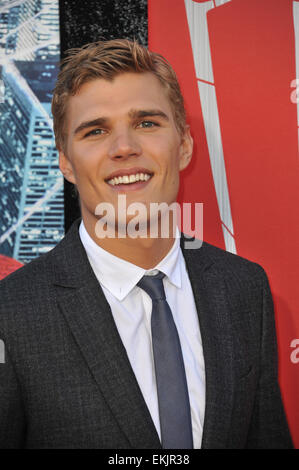 LOS ANGELES, CA - le 29 juin 2012 : Chris Zylka lors de la première mondiale de son film 'The Amazing Spider-Man' au Regency Village Theatre, Westwood. Banque D'Images