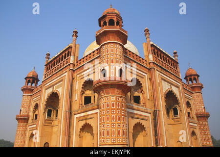 Tombeau de Safdarjung à New Delhi, en Inde. Il a été construit en 1754 à la fin de l'Empire Mughal style. Banque D'Images