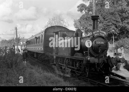 Numéro 32636 locomotive à vapeur d'origine la plus ancienne locomotive ferroviaire britannique sur la tournée d'adieu hayling island Banque D'Images