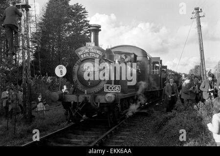 Numéro 32636 locomotive à vapeur d'origine la plus ancienne locomotive ferroviaire britannique sur la tournée d'adieu hayling island Banque D'Images