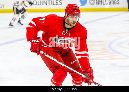 Raleigh, Caroline du Nord, USA. Mar 23, 2015. Les Hurricanes de la Caroline le défenseur Michal Jordan (47) au cours de la partie de la LNH entre les Blackhawks de Chicago et les Hurricanes de la Caroline au PNC Arena. Les Blackhawks défait les Hurricanes de la Caroline 3-1. © Andy Martin Jr./ZUMA/Alamy Fil Live News Banque D'Images