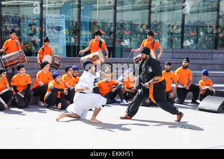 Le Vaisakhi (le nouvel an sikh) Festival de célébrations à l'Hôtel de Ville et de l'écope à Londres, Angleterre Royaume-Uni UK Banque D'Images