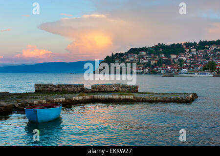 La ville d'Ohrid sur la rive du lac Ohrid, République de Macédoine Banque D'Images