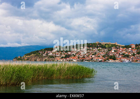 Tsar Samuil la forteresse avec la ville d'Ohrid sur la rive du lac Ohrid, République de Macédoine Banque D'Images