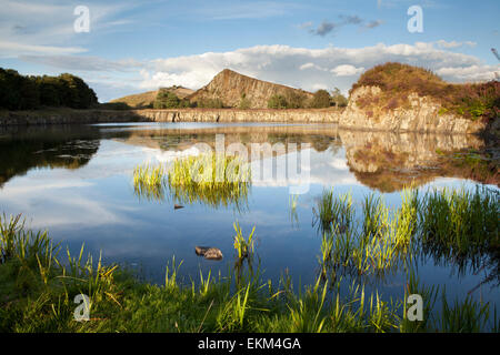 Cawfields Quarry sur mur d'Hadrien, dans le Parc National de Northumberland, Angleterre Banque D'Images