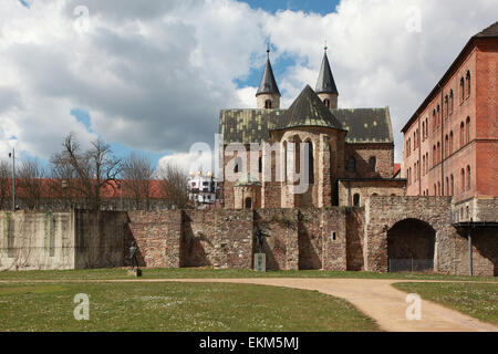 Vue sur le Monastère de Notre-Dame, qui abrite le Musée d'art et de la Georg Philipp Telemann concert hall. Magdeburg, Allemagne. Banque D'Images