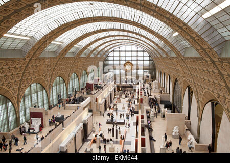 L'intérieur du Musée d'Orsay un musée sur la rive gauche de la Seine, à Paris, France Banque D'Images
