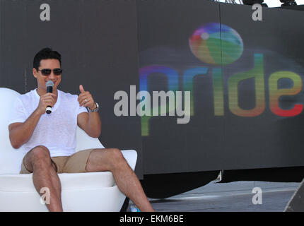 Miami Beach, Floride, USA. 11 avril, 2015. L'animateur de télévision Mario Lopez répond aux questions lors d'un point de presse. M. Lopez est de servir comme Grand prévôt de la 7e édition de la Gay Pride Festival de Miami Beach à Miami Beach, en Floride, le 11 avril, 2015. Credit : Sean Drakes/Alamy Live News Banque D'Images