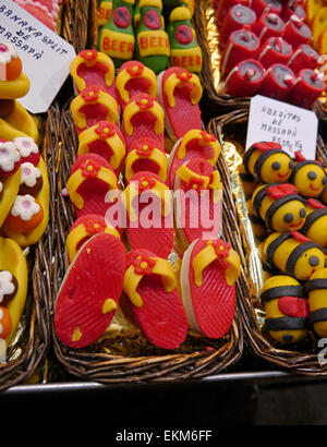 Un écran de bonbons dans un marché sur les Ramblas à Barcelone, Espagne. Banque D'Images