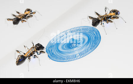 Hanovre, Allemagne. Apr 12, 2015. Fourmis Robot BionicANTs «' sont présentés au stand de l'entreprise Festo au salon de Hanovre à Hanovre, Allemagne, 12 avril 2015. La foire industrielle se déroule du 13 avril au 17 avril 2015. Photo : SPATA OLE/dpa/Alamy Live News Banque D'Images