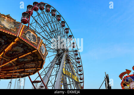 Grande roue Cullen amusements dans Ebrington Square, Londonderry (Derry, Irlande du Nord. Banque D'Images