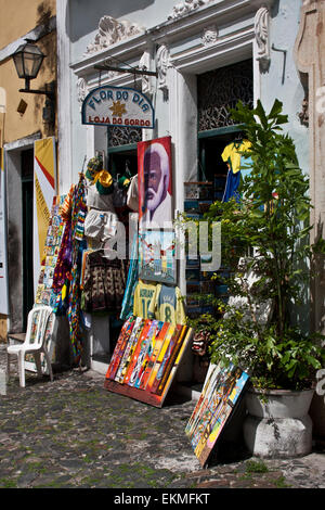 Salvador de Bahia, Brésil, un artistes boutique avec des peintures à l'huile dans le Pelhorhino Banque D'Images