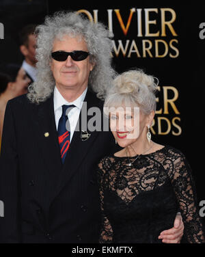 London, UK, UK. Apr 12, 2015. Brian May et Anita Dobson arrivent pour le prix de l'Olivier 2015 au Royal Opera House. Credit : Ferdaus Shamim/ZUMA/Alamy Fil Live News Banque D'Images