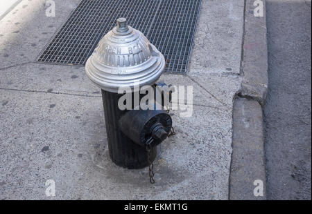 D'incendie sur un trottoir de la ville de New York Banque D'Images