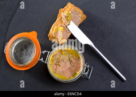 Foie gras de canard Pate faite du foie d'un canard Banque D'Images