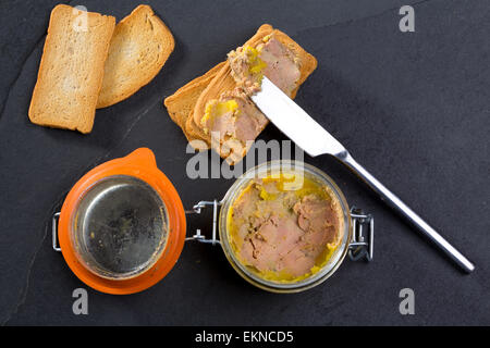 Foie gras de canard Pate faite du foie d'un canard Banque D'Images