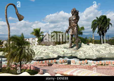 Dominikanische Republik, Südwesten, San Juan de la Maguana, Parque de los Indios mit une Stadteinfa Caonabo-Denkmal der östlichen Banque D'Images