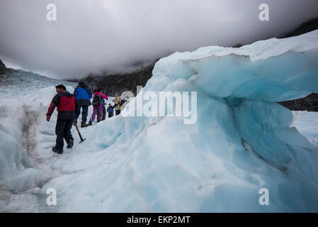 Les touristes sur Fox Glacier, île du Sud, Nouvelle-Zélande. Banque D'Images