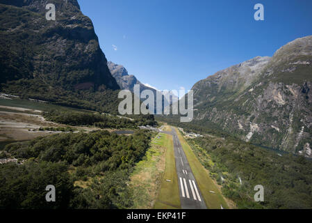 Approche de l'aéroport de Milford, île du Sud, Nouvelle-Zélande. Banque D'Images