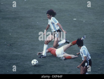 Coupe du Monde 1982 Groupe Trois match à Barcelone, Espagne. Argentine 0 / Belgique 1. Mario Kempes de l'Argentine. 13 juin 1982. Banque D'Images