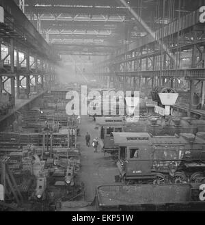 L'atelier principal à la Montages Lowa Fabrik site de réparation de la Locomotive à vapeur à Essen, Allemagne. L'usine anciennement propriété de la Krupp emploie 1 500 hommes pendant la guerre et ce fait en usine des réservoirs. Depuis juin 1945, l'usine a travaillé sur les locomotives et Banque D'Images