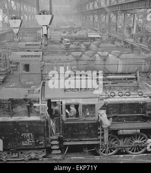 L'atelier principal à la Montages Lowa Fabrik site de réparation de la Locomotive à vapeur à Essen, Allemagne. L'usine anciennement propriété de la Krupp emploie 1 500 hommes pendant la guerre et ce fait en usine des réservoirs. Depuis juin 1945, l'usine a travaillé sur les locomotives et Banque D'Images