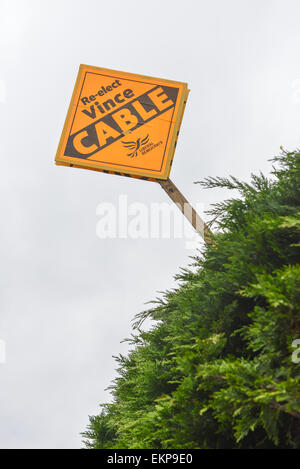 Twickenham, London, UK. 13 avril 2015. Les partisans des libéraux démocrates à Twickenham montrer leur soutien à un nouveau choix Vince Cable dans l'élection générale du 7 mai. Banque D'Images