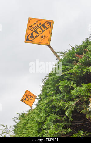 Twickenham, London, UK. 13 avril 2015. Les partisans des libéraux démocrates à Twickenham montrer leur soutien à un nouveau choix Vince Cable dans l'élection générale du 7 mai. Banque D'Images