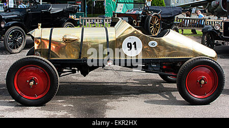 L 'Ford' Or Ford Modèle T 1911 Racer à Brooklands Motorsport 12 Double Festival 2014 Banque D'Images