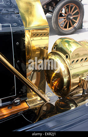 Deatail montrant le radiateur et le projecteur de l'une Ford Modèle T 1911 à Brooklands Weybridge, Surrey Banque D'Images