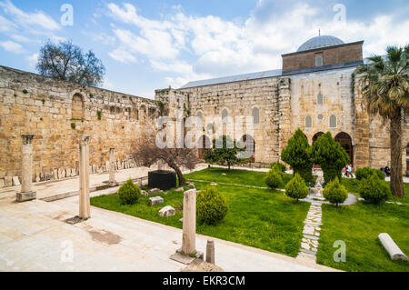 Cour intérieure de la mosquée Isa Bey, Selçuk, İzmir Province, Région de l'Egée, la Turquie Banque D'Images
