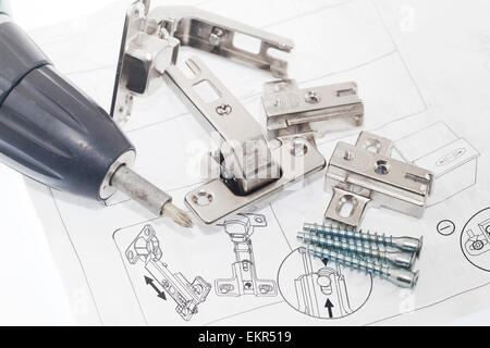 Instruction de montage des charnières cachées Banque D'Images