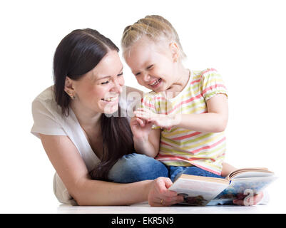 Mère est la lecture de livre avec sa fille Banque D'Images