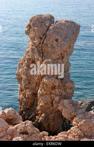 Le rocher d'Aphrodite en Méditerranée, Paphos (Pafos), République de Chypre Banque D'Images