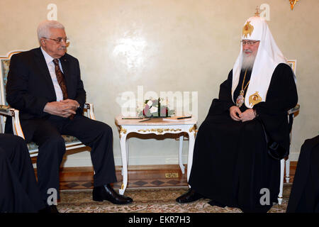 Moscou, Moscou, Fédération de Russie. 13 avr, 2015. Le président palestinien Mahmoud Abbas rencontre le Patriarche orthodoxe russe Kirill de Moscou, 13 avril 2015. Mahmoud Abbas est en visite officielle en Russie : Crédit Thaer Ganaim Images/APA/ZUMA/Alamy Fil Live News Banque D'Images