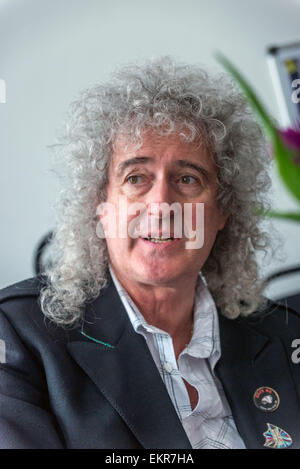 Brighton, UK. 13 avril, 2015. Militant et le guitariste Brian May d'être interviewé à l'école de Brighton BIMM. Crédit : Andrew Hasson/Alamy Live News Banque D'Images