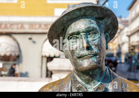 Une statue de l'auteur James Joyce à Trieste, une ville dans le nord-est de l'Italie sur la mer Adriatique.Joyce a enseigné à Trieste. Banque D'Images