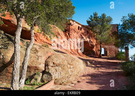 Vue de l'entrée du complexe du Sanctuaire de Mare de Déu de la Roca, à Mont-roig del Camp, Catalogne, Espagne Banque D'Images