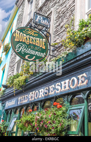 Enseigne de pub à Kenmare, comté de Kerry, Irlande Banque D'Images